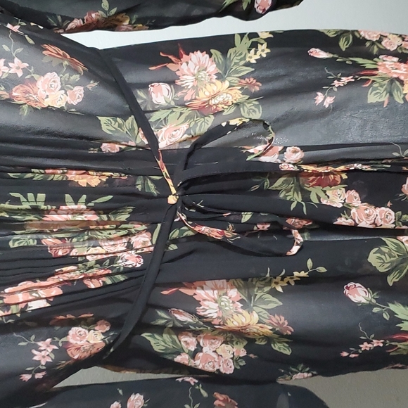 AMERICAN RAG CIE Black Floral Pintuck Split Neck Roll Tab Sleeve Blouse-EUC-Sz M - Picture 8 of 17